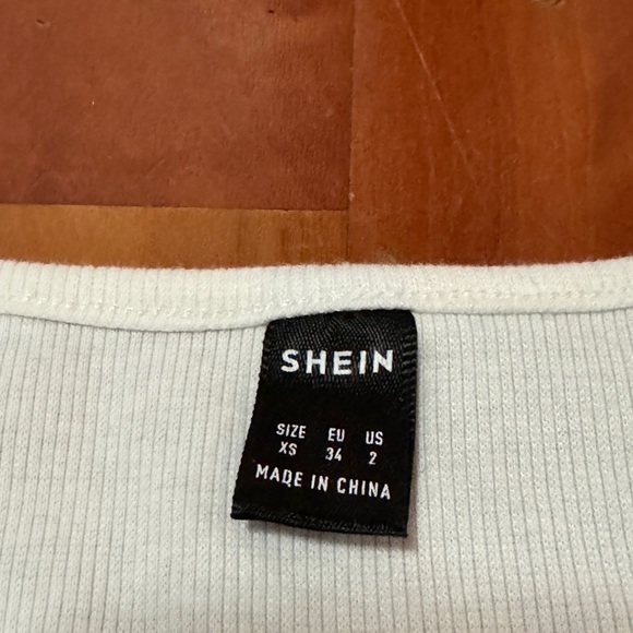 Shein XS crop top - Picture 2 of 2
